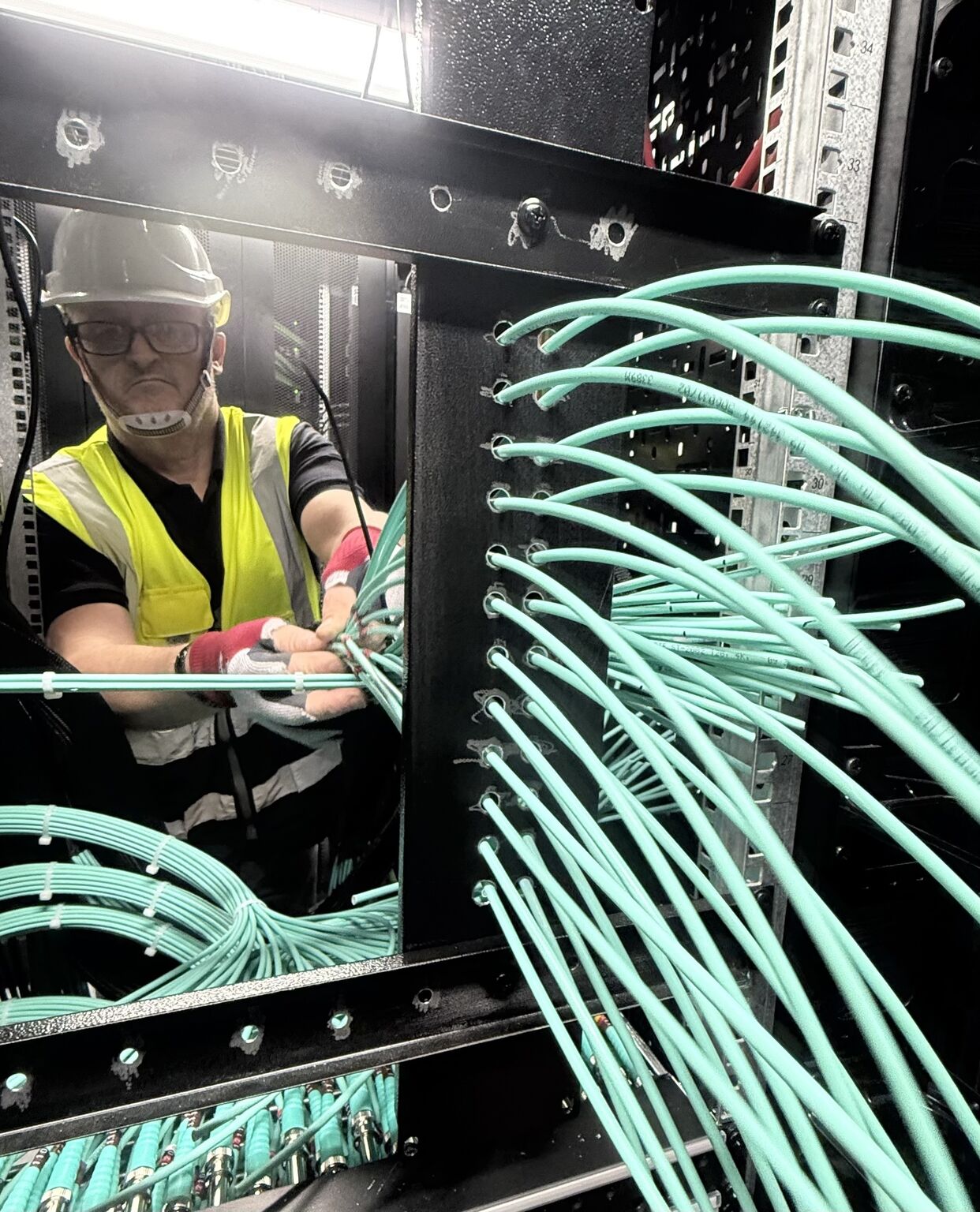 Installing cables in a rack for British Petroleum - Absolute CAD